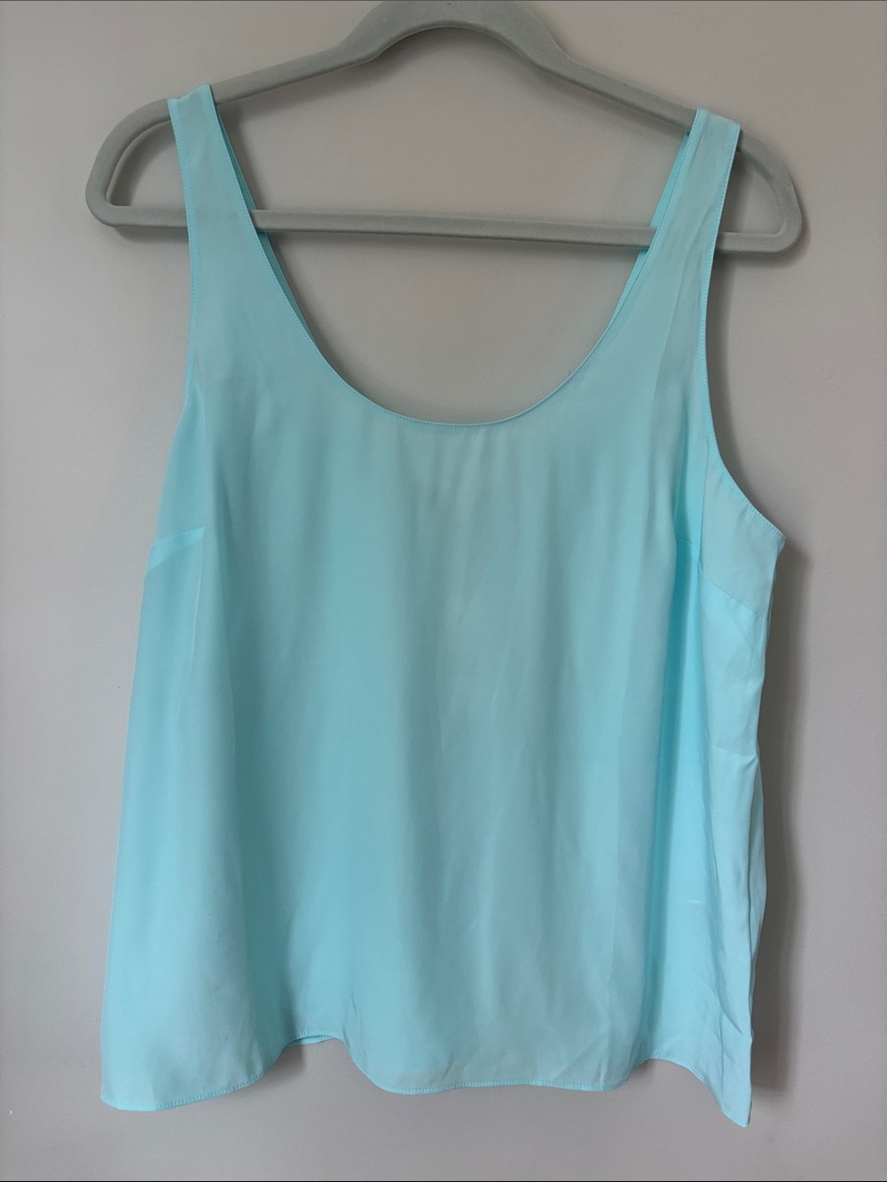 NWT 100% Silk Banana Republic Aqua Scoop Neck Camisole